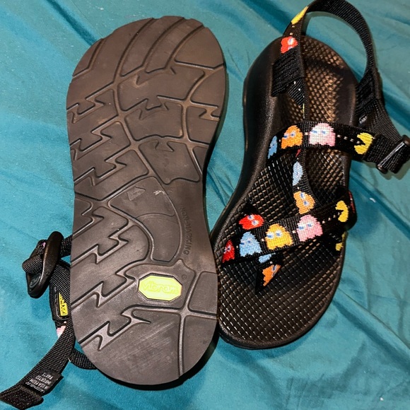 Limited edition Pac-Man chacos - Picture 2 of 4